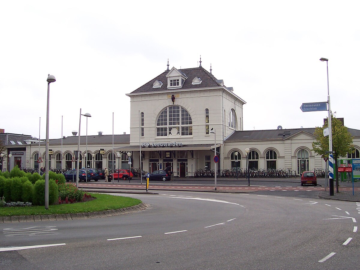 Leeuwarden_station_in_2006